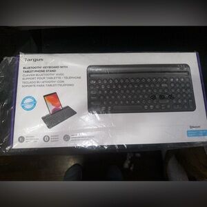 Targus Black Bluetooth Keyboard with tablet/phone stand - NEW IN BOX